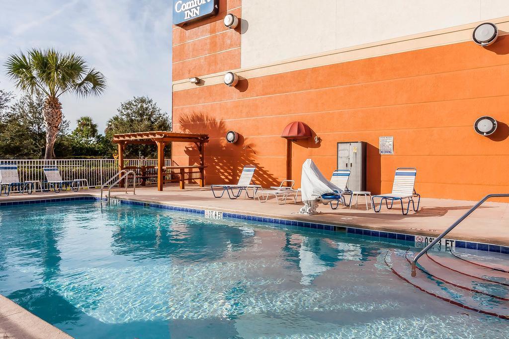 Comfort Inn St Petersburg North St. Petersburg Exterior photo