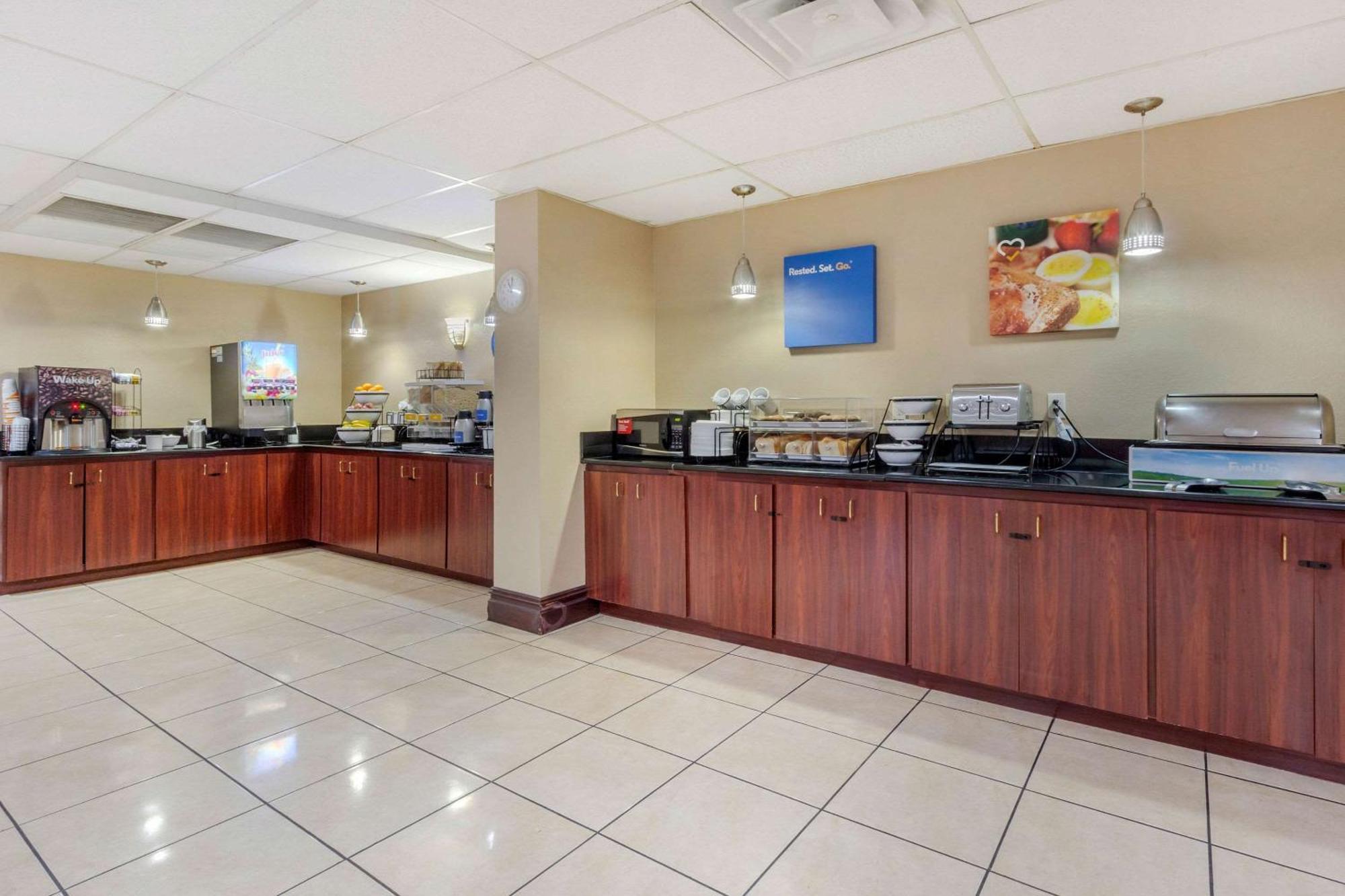 Comfort Inn St Petersburg North St. Petersburg Exterior photo